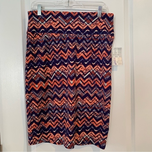 LulaRoe Cassie Chevron, Aztec or Southwest Print Pencil Skirt Size Large - Picture 2 of 6